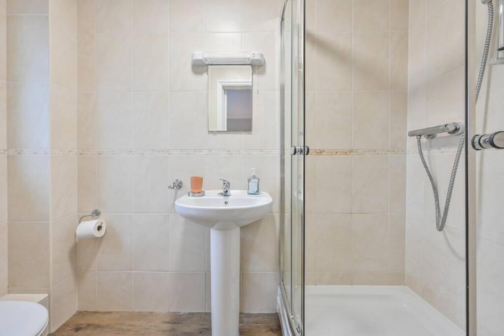 Spacious Sandbanks Apartment Near Beach And Bars With Free Parking Poole Luaran gambar