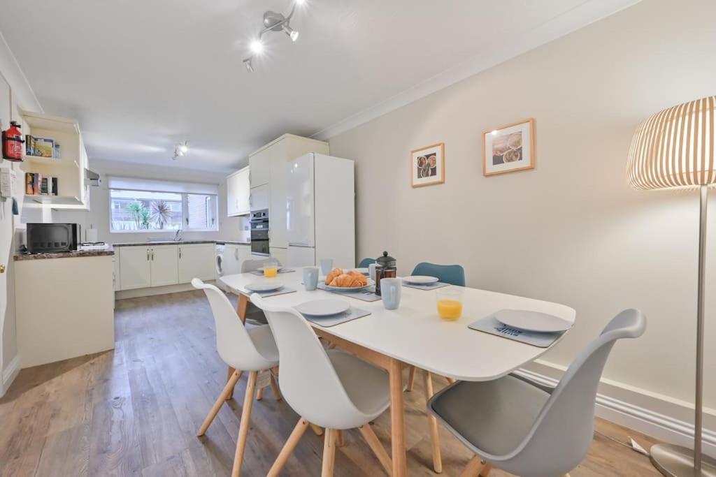 Spacious Sandbanks Apartment Near Beach And Bars With Free Parking Poole Luaran gambar