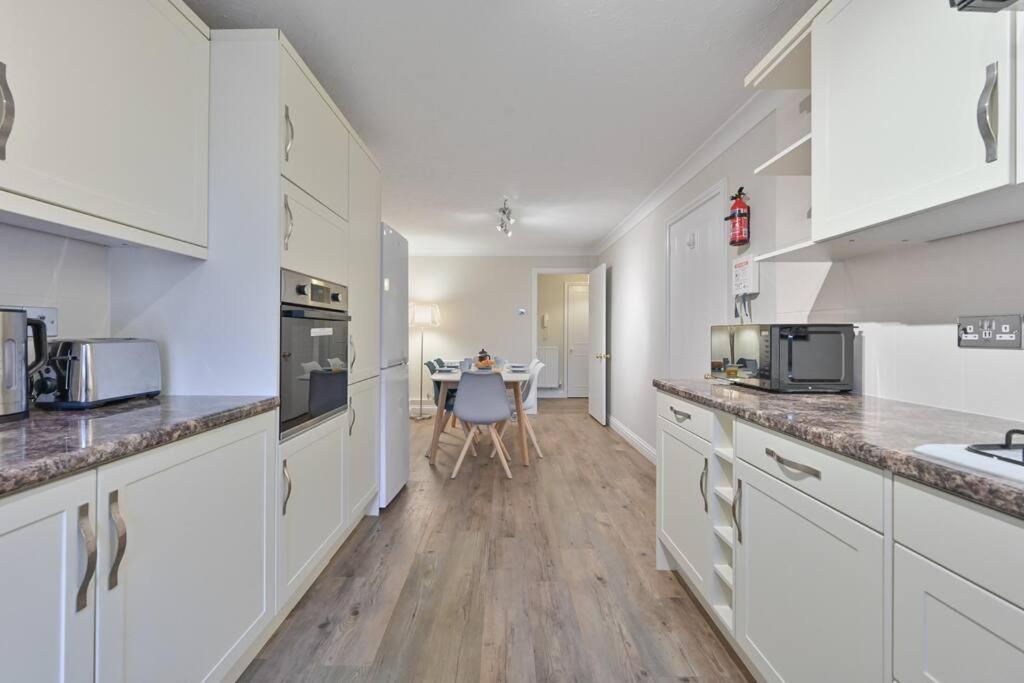 Spacious Sandbanks Apartment Near Beach And Bars With Free Parking Poole Luaran gambar