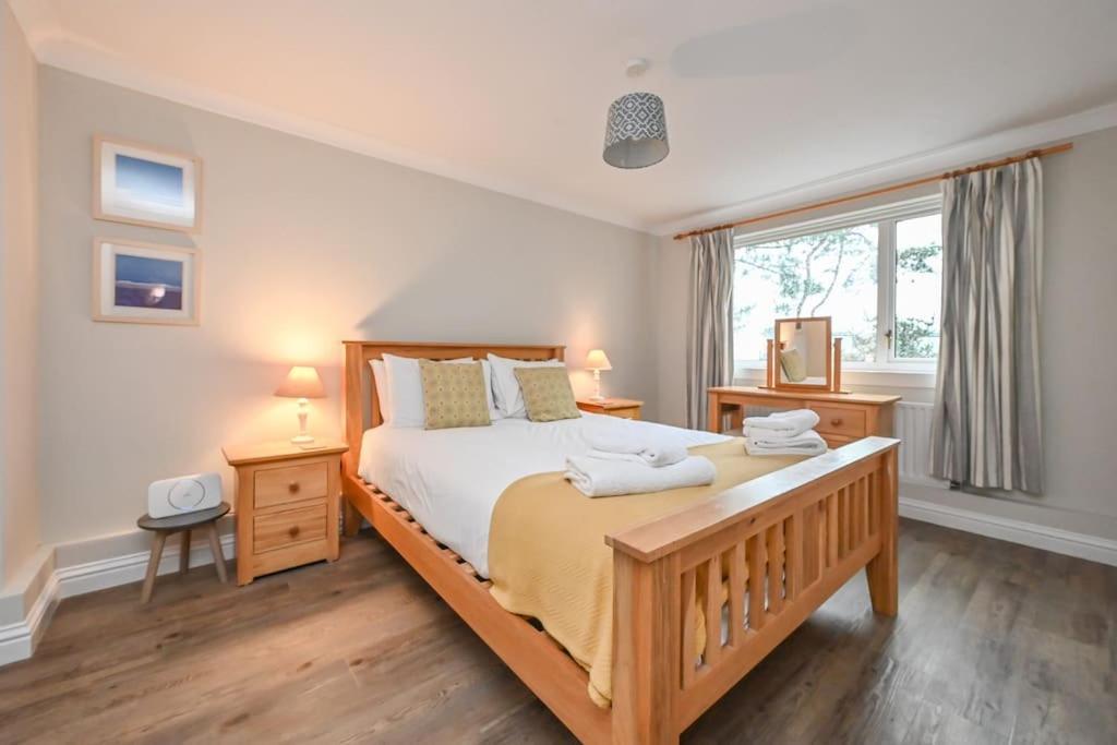 Spacious Sandbanks Apartment Near Beach And Bars With Free Parking Poole Luaran gambar